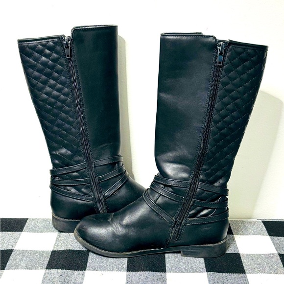 Michael Kors Black Quilted boots with Gold Accents size 1 - Picture 5 of 7